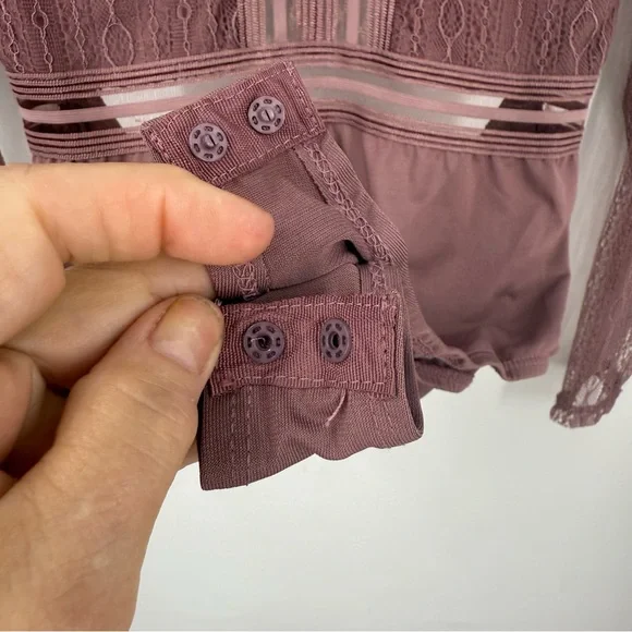 Lulu’s Casita dusty rose Sheer Lace Long Sleeve Bodysuit Sheer Lace Bodysuit L - Picture 8 of 16